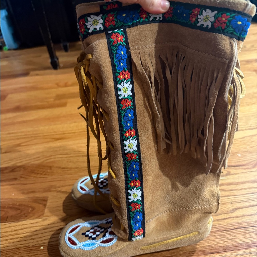 Limited-Edition Annie McKay Mukluk - Picture 4 of 12